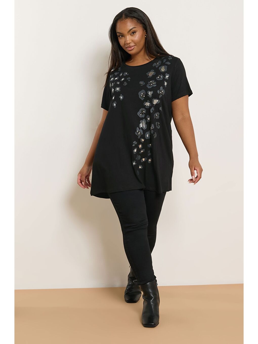 Siyah Büyük Beden Kısa Kollu Bisiklet Yaka Baskılı T-shirt 322959-1