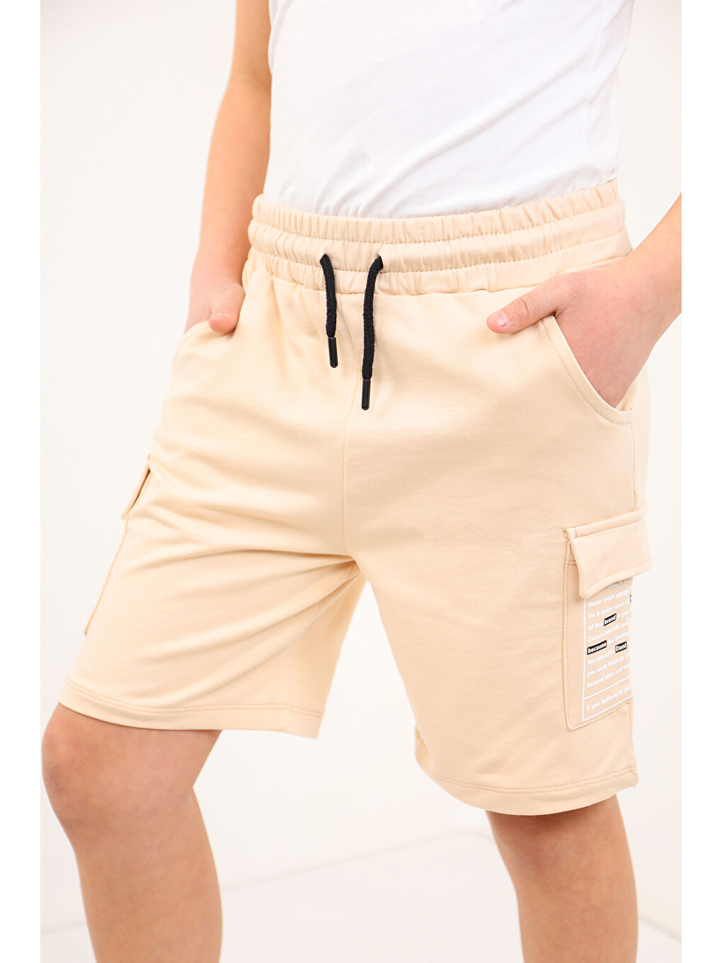Bej Erkek Çocuk Cepleri Yazı Baskılı Şort-2