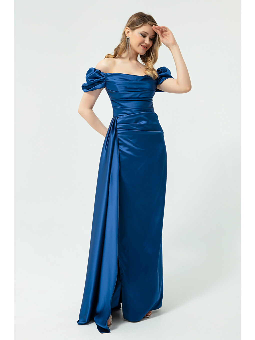 Kadın İndigo Kayık Yaka Kuyruklu Uzun Saten Abiye & Mezuniyet Elbisesi-3