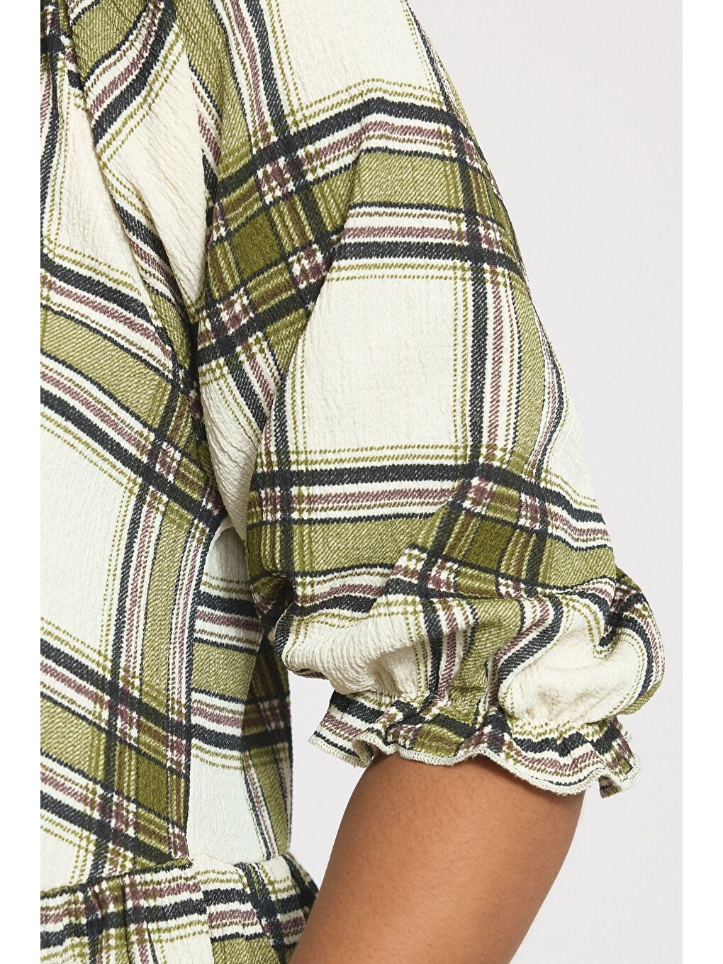 Bej Büyük Beden Kısa Kollu V Yaka Fırfırlı Beli Lastikli Kareli T-shirt 322964-5