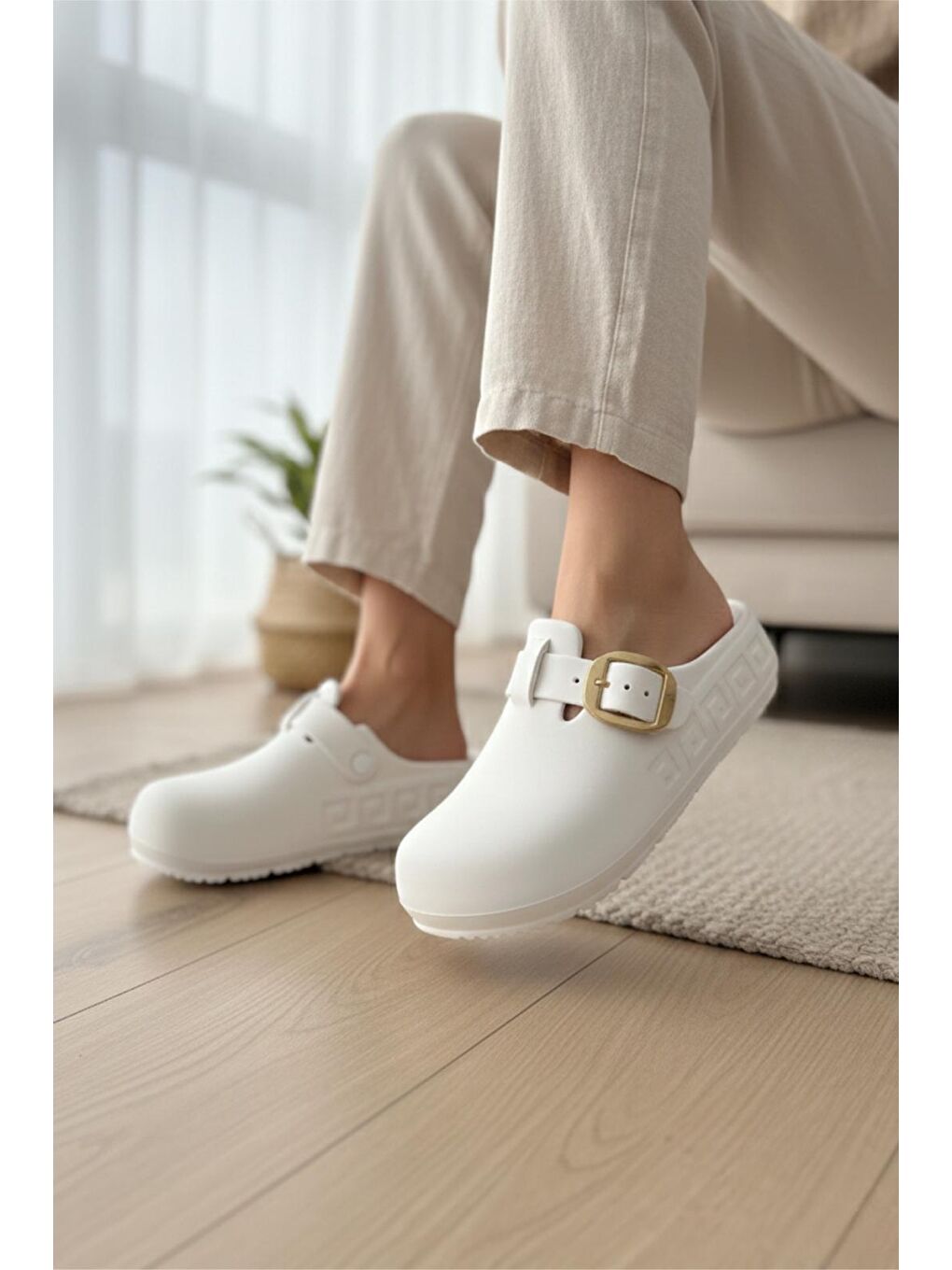 Beyaz Lovi Kadın Gold Tokalı Geometrik Desenli Comfort Clog Kadın Terlik Lüks Tasarım-2