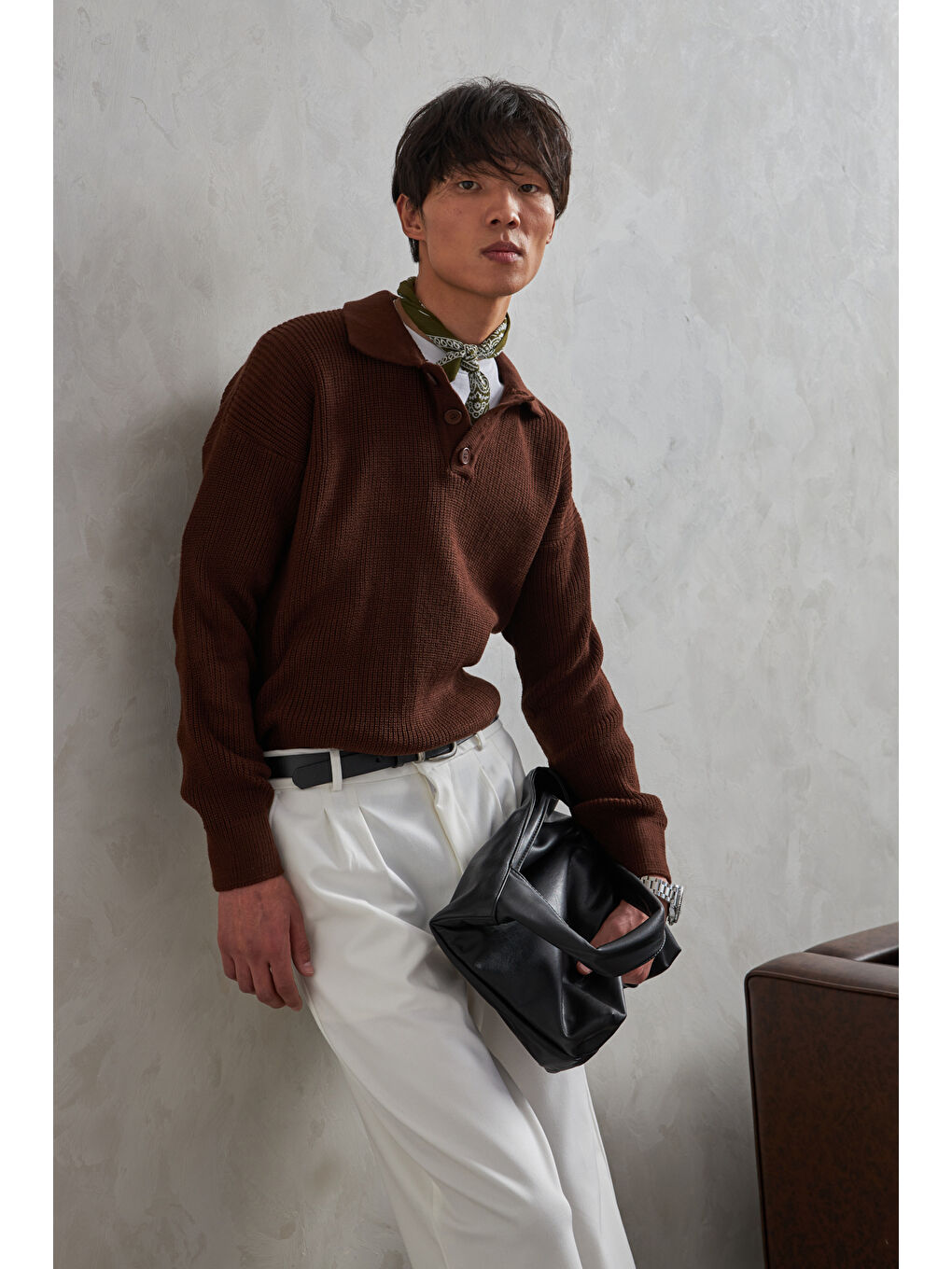 Kahverengi Erkek Yakası Düğmeli Oversize Kazak-8