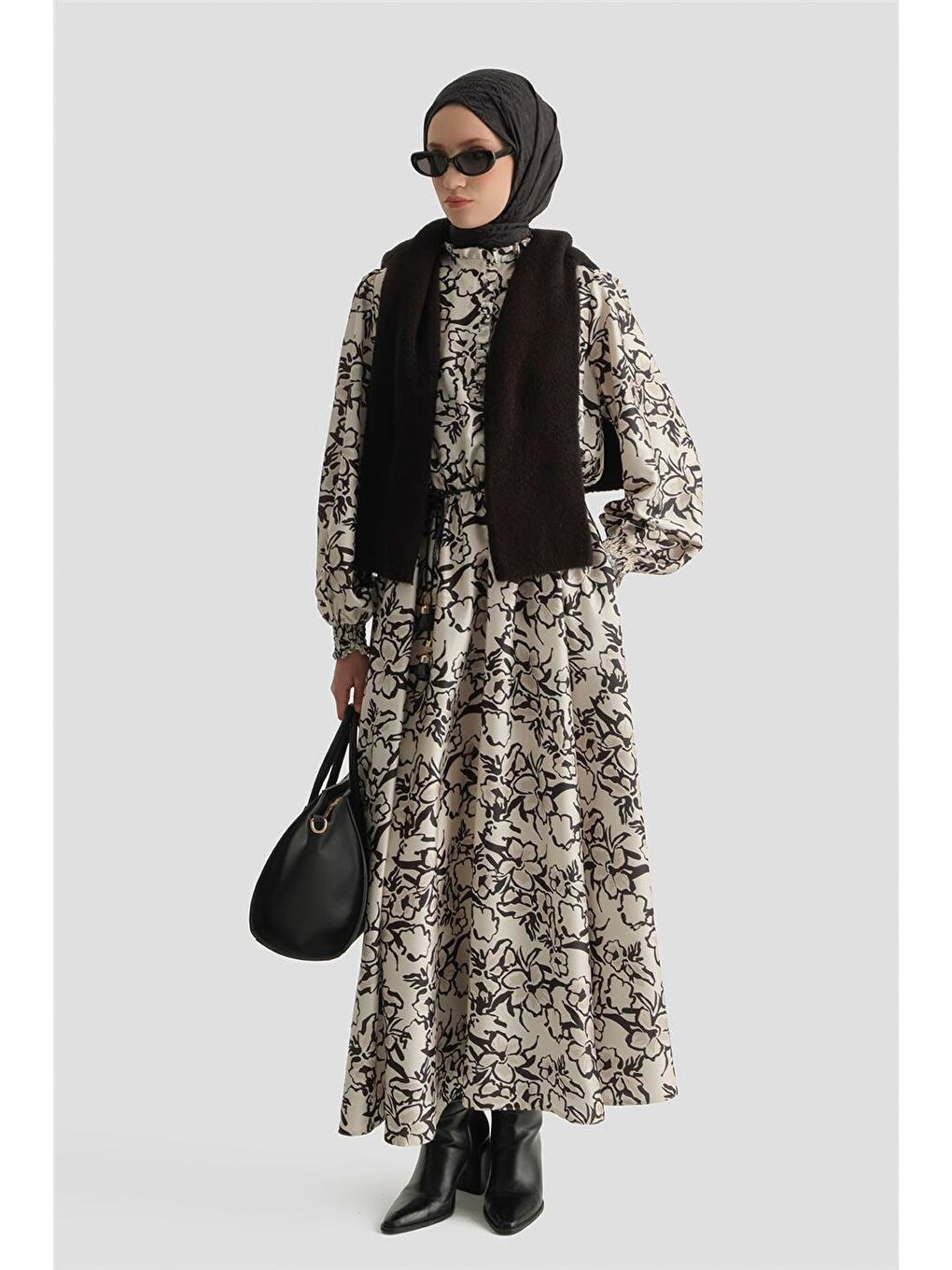 Çiçek Desenli Kloş Elbise Beyaz