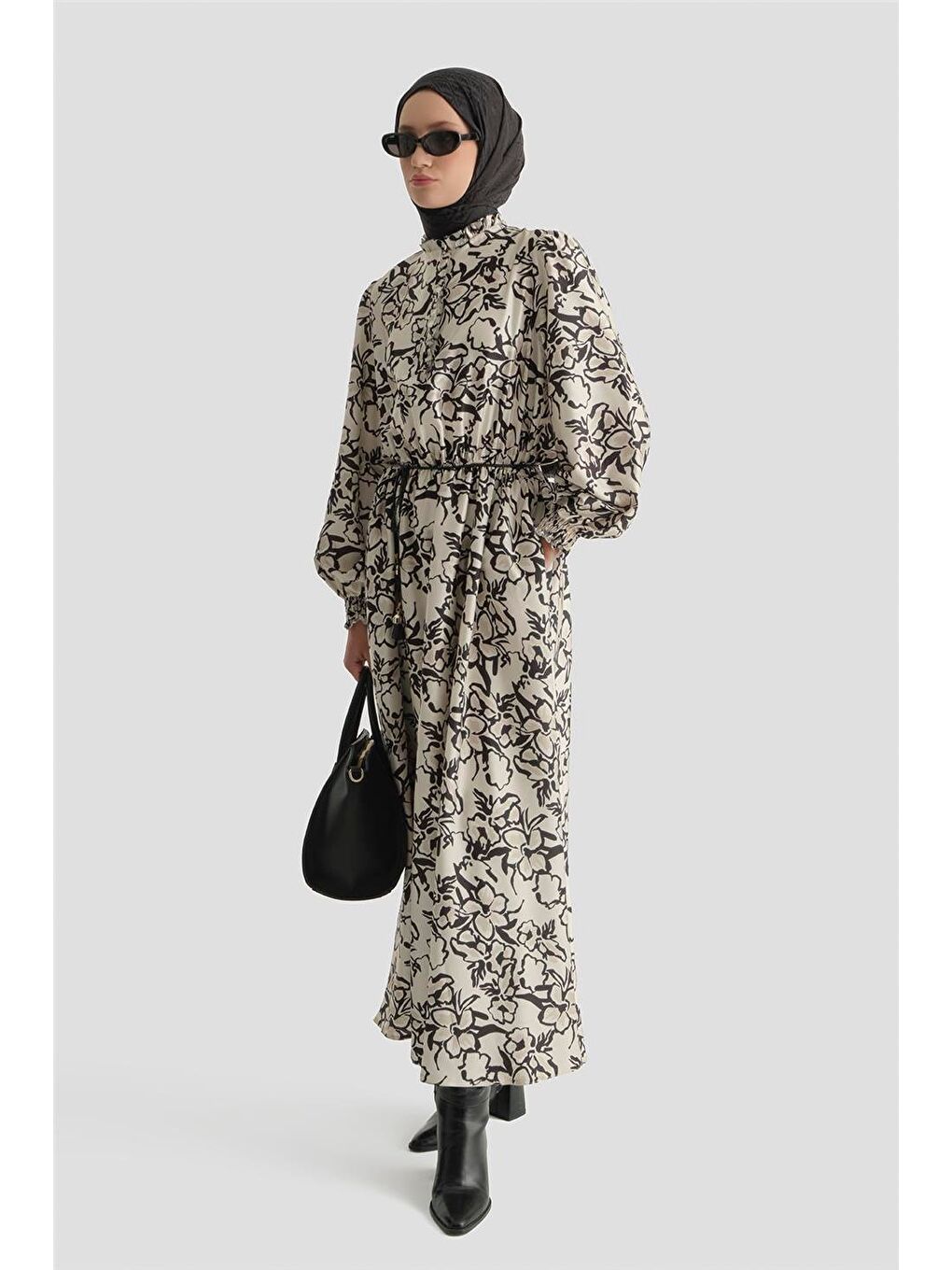 Çiçek Desenli Kloş Elbise Beyaz-1