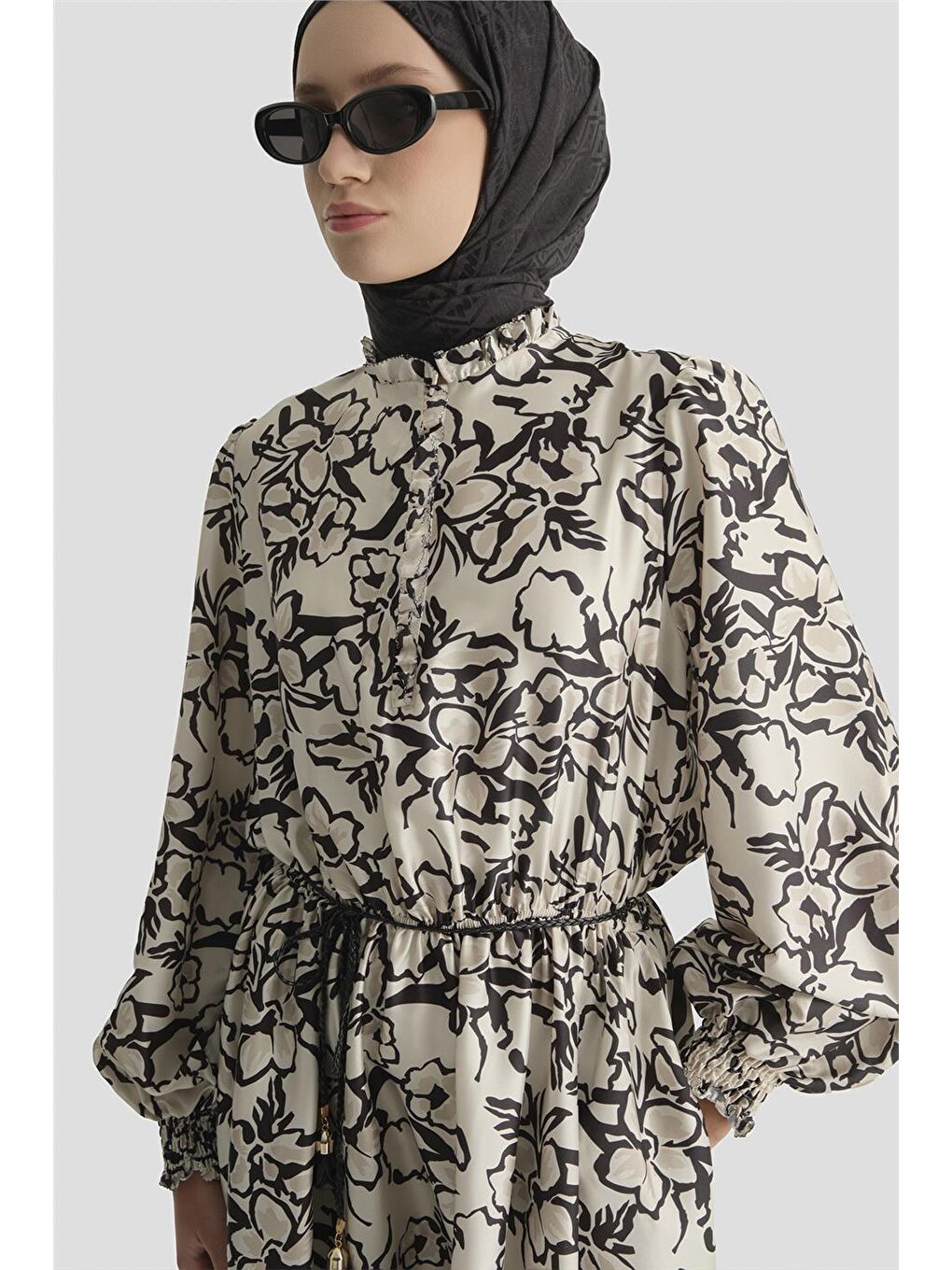 Çiçek Desenli Kloş Elbise Beyaz-3