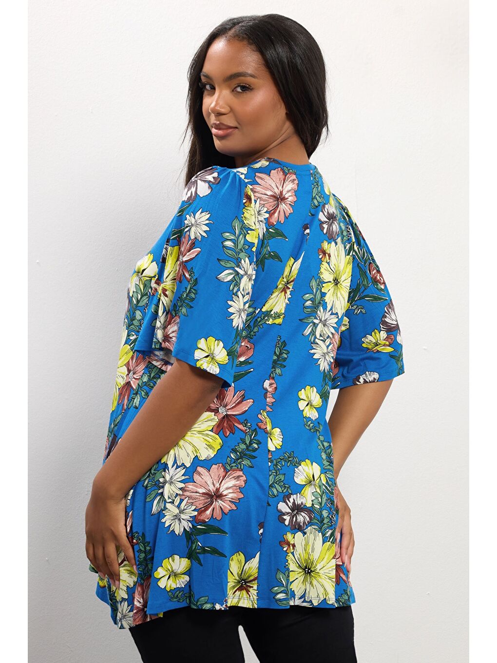 Yeşil Büyük Beden Kısa Kollu V Yaka Baskılı T-shirt 304339-3