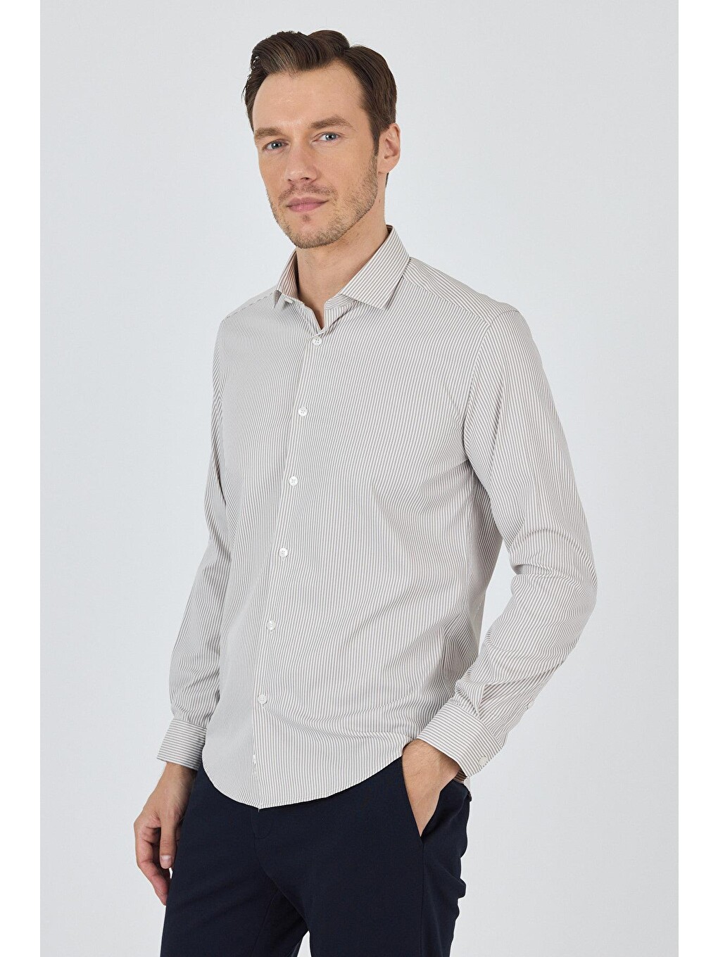 Beyaz Uzun Kol Çizgili Desen Bez Ayağı İtalyan Yaka Cepsiz Esnek Classic Slim Fit Gömlek 1004250200