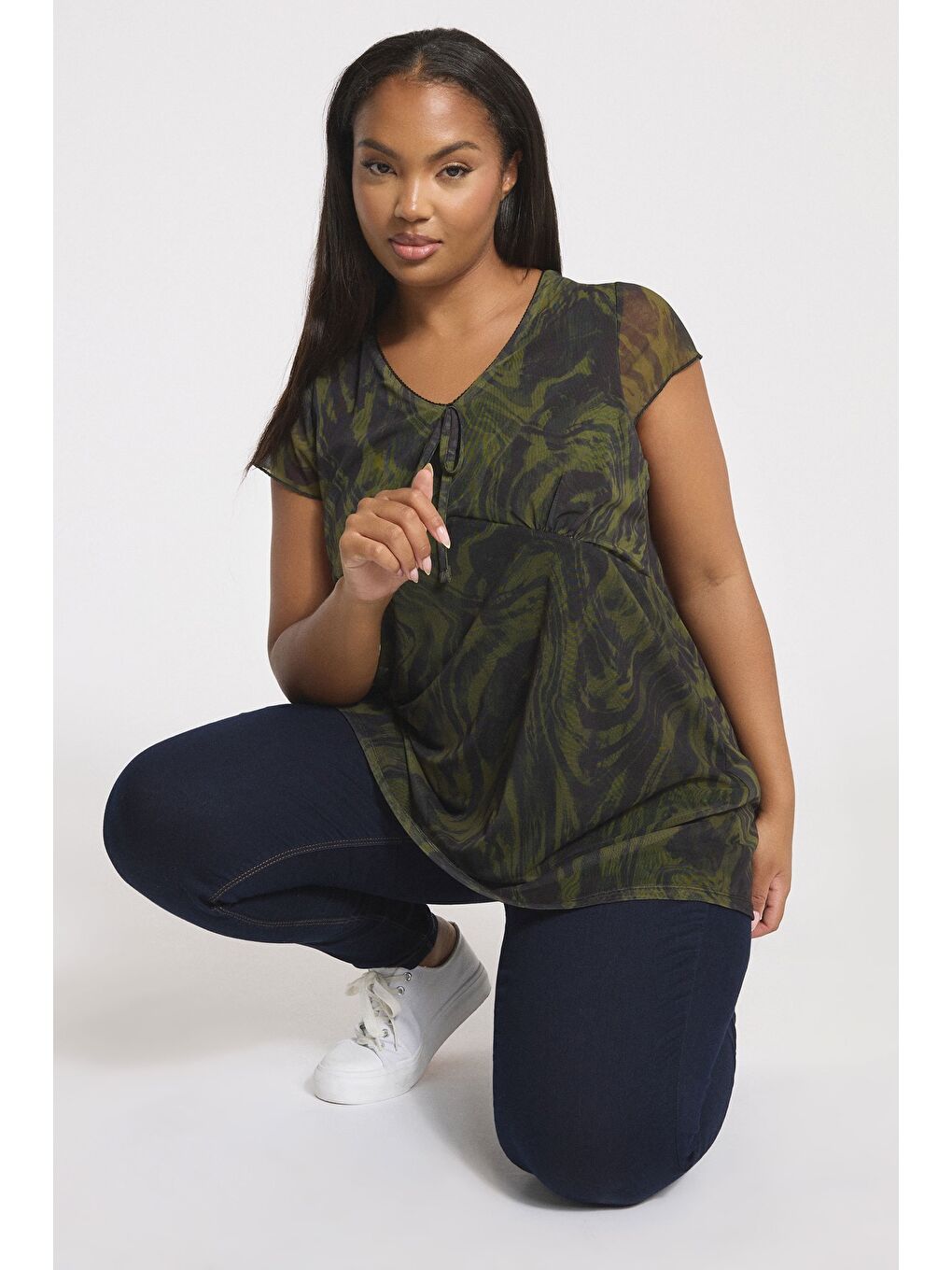 Yeşil Büyük Beden Kısa Kollu V Yaka Astarlı Transparan T-shirt 304315-5