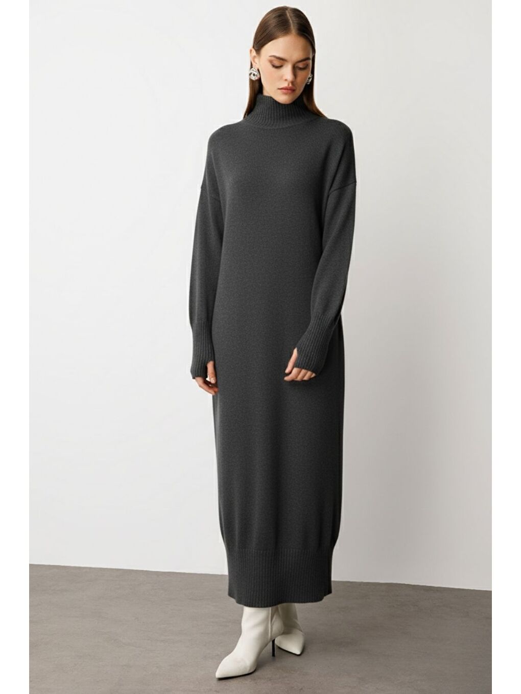 Gri Oversize Dik Yaka Füme Rengi Uzun Kalın Triko Elbise-1