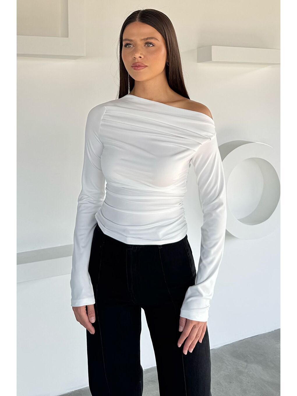 Ekru Bel Büzgülü Asimetrik Kesim Kadın Bluz