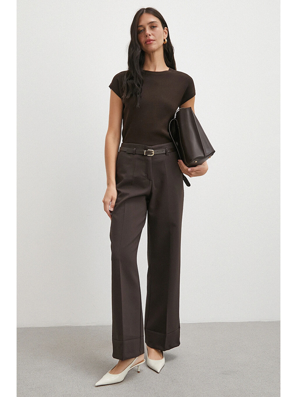 Karışık Yüksek Bel Paça Detaylı Kemerli Pantolon Kahve-1