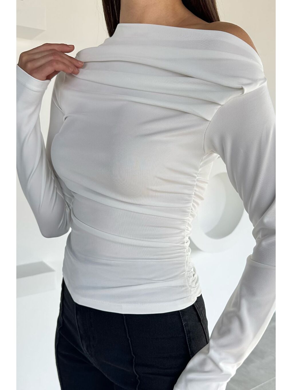 Ekru Bel Büzgülü Asimetrik Kesim Kadın Bluz-2