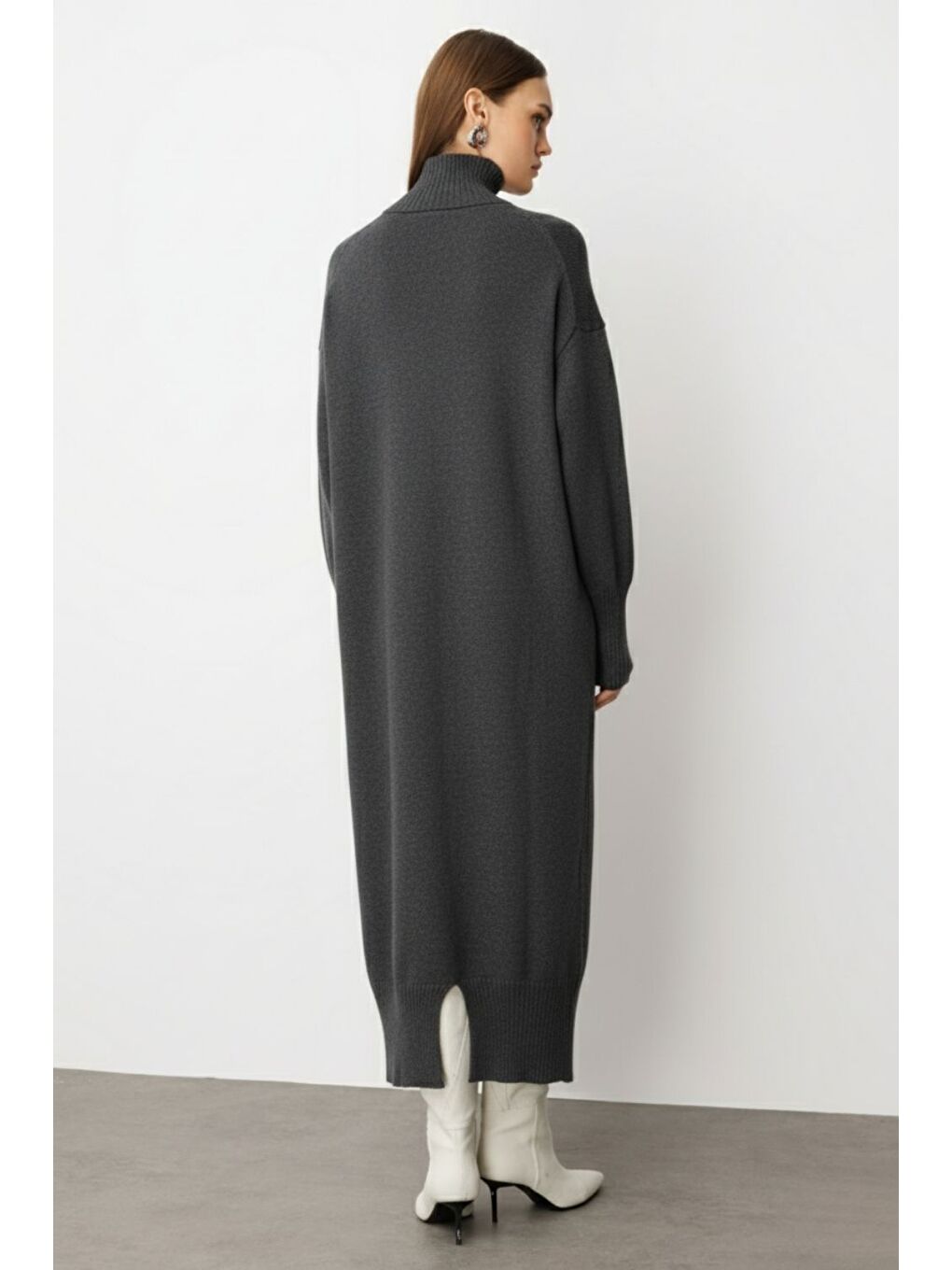 Gri Oversize Dik Yaka Füme Rengi Uzun Kalın Triko Elbise-3