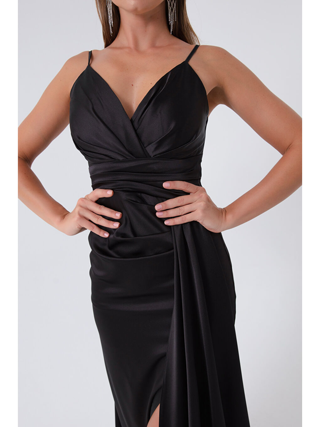 Kadın Siyah Askılı Uzun Saten Abiye Elbise & Mezuniyet Elbisesi-3