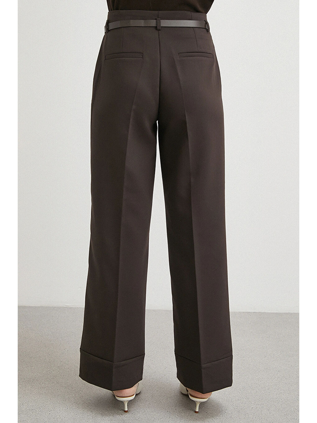 Karışık Yüksek Bel Paça Detaylı Kemerli Pantolon Kahve-5