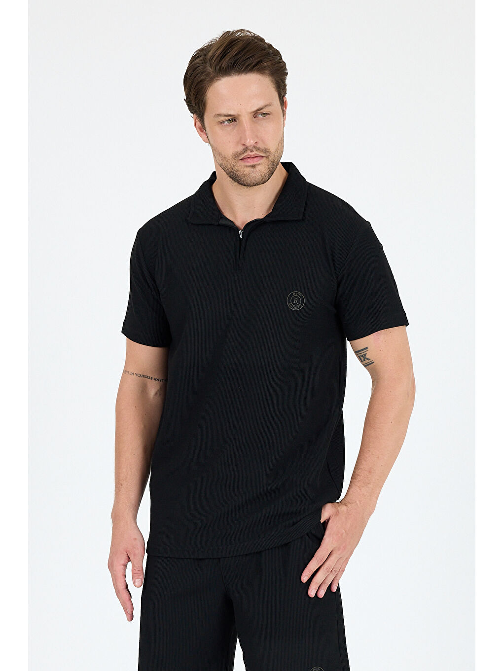 Siyah Erkek Kapris Polo Yaka Kısa Kollu Tişört – Rahat Kalıp, Nefes Alan Kumaş Erkek Tişört 7918-2