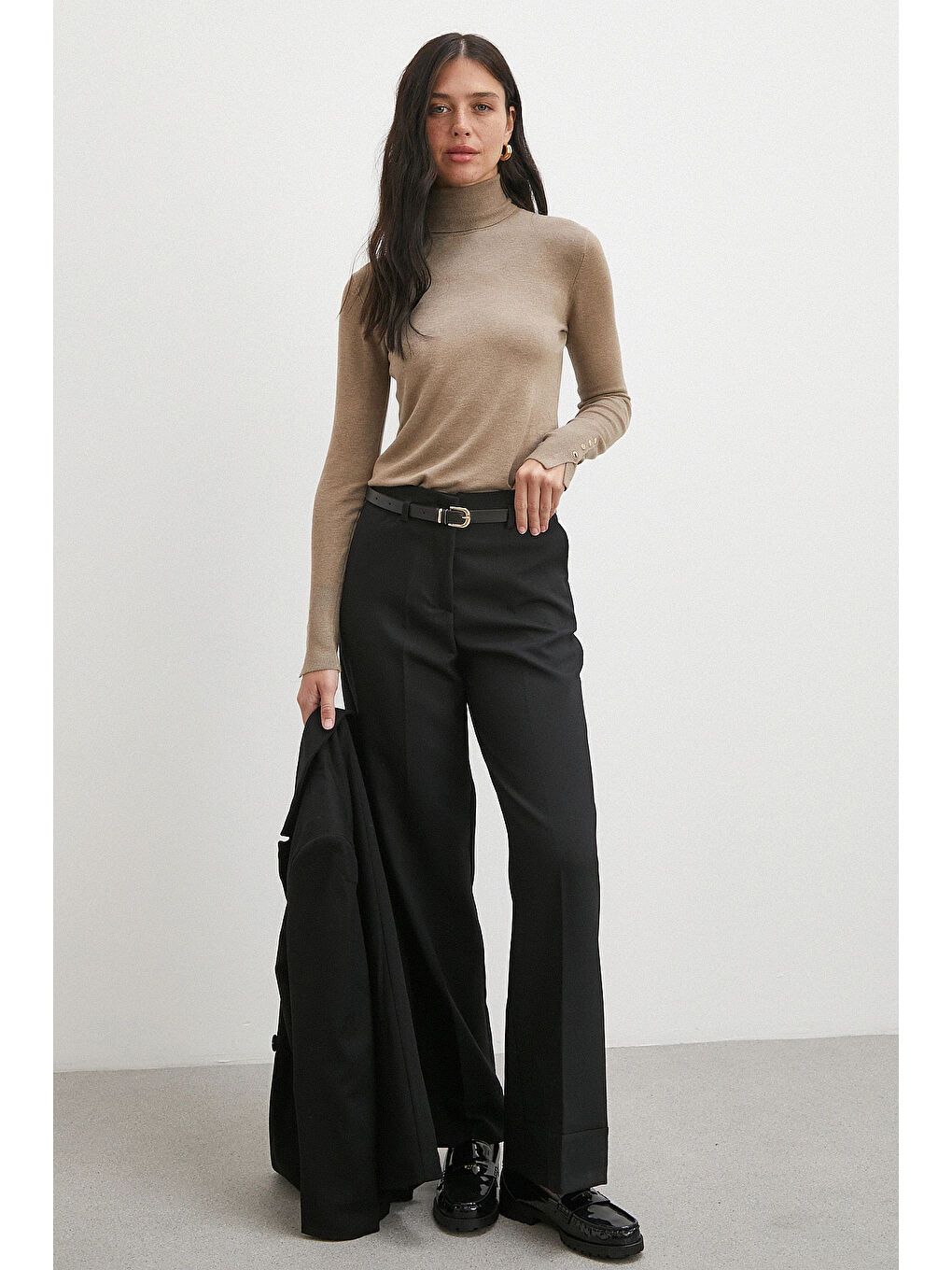 Yüksek Bel Paça Detaylı Kemerli Pantolon Siyah-1