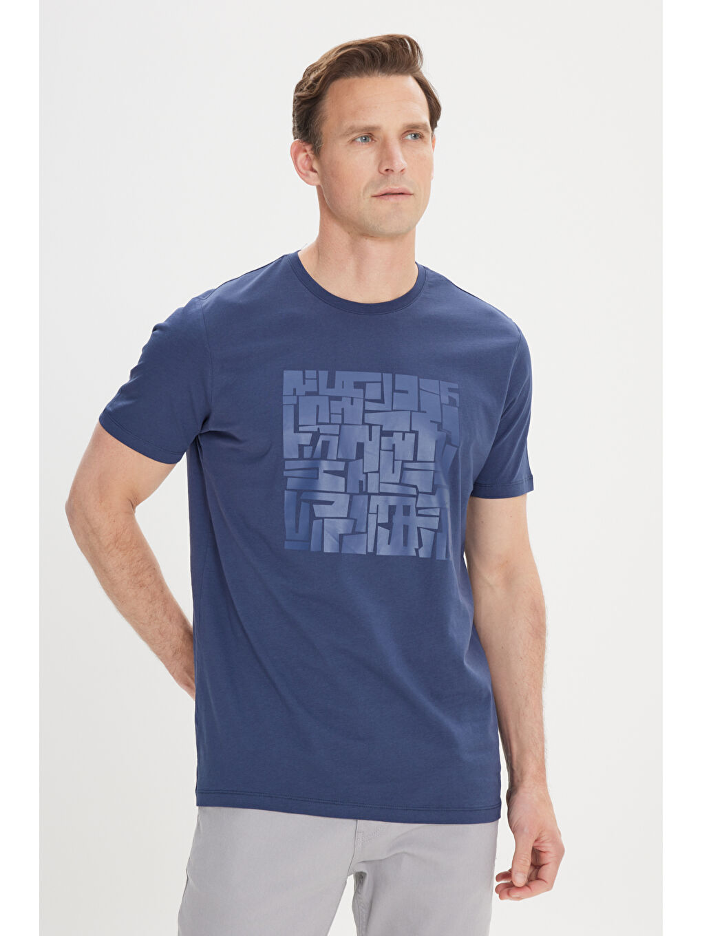 Erkek Lacivert Standart Fit Normal Kesim %100 Pamuk Baskılı Bisiklet Yaka Tişört