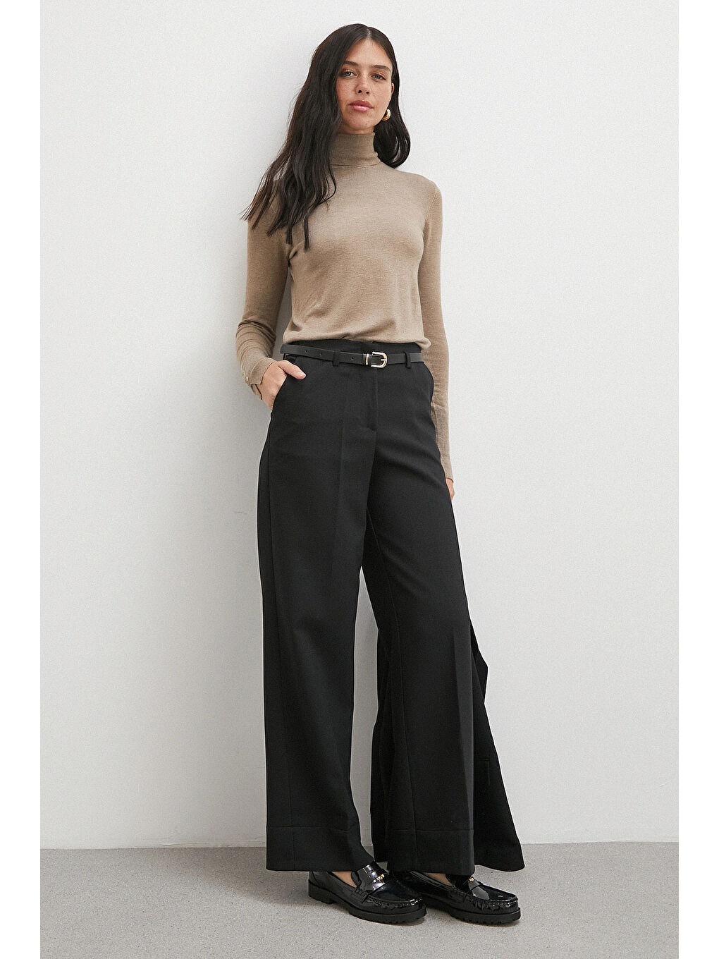 Yüksek Bel Paça Detaylı Kemerli Pantolon Siyah-2