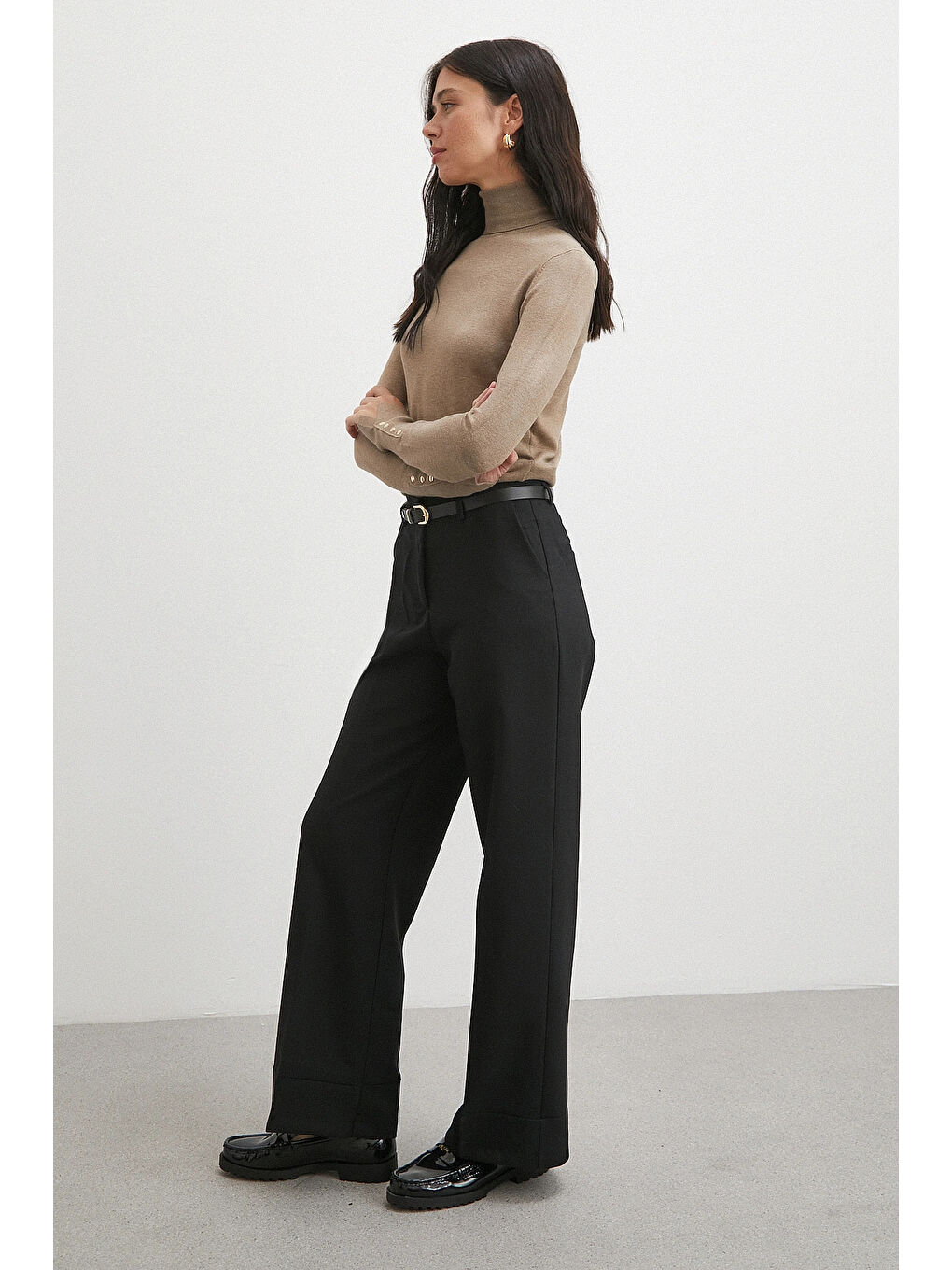 Yüksek Bel Paça Detaylı Kemerli Pantolon Siyah-3