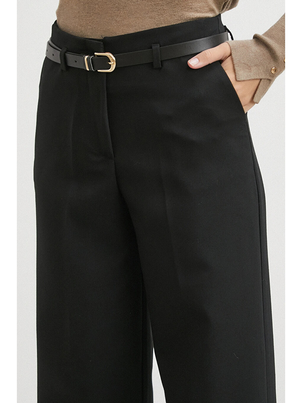 Yüksek Bel Paça Detaylı Kemerli Pantolon Siyah-4