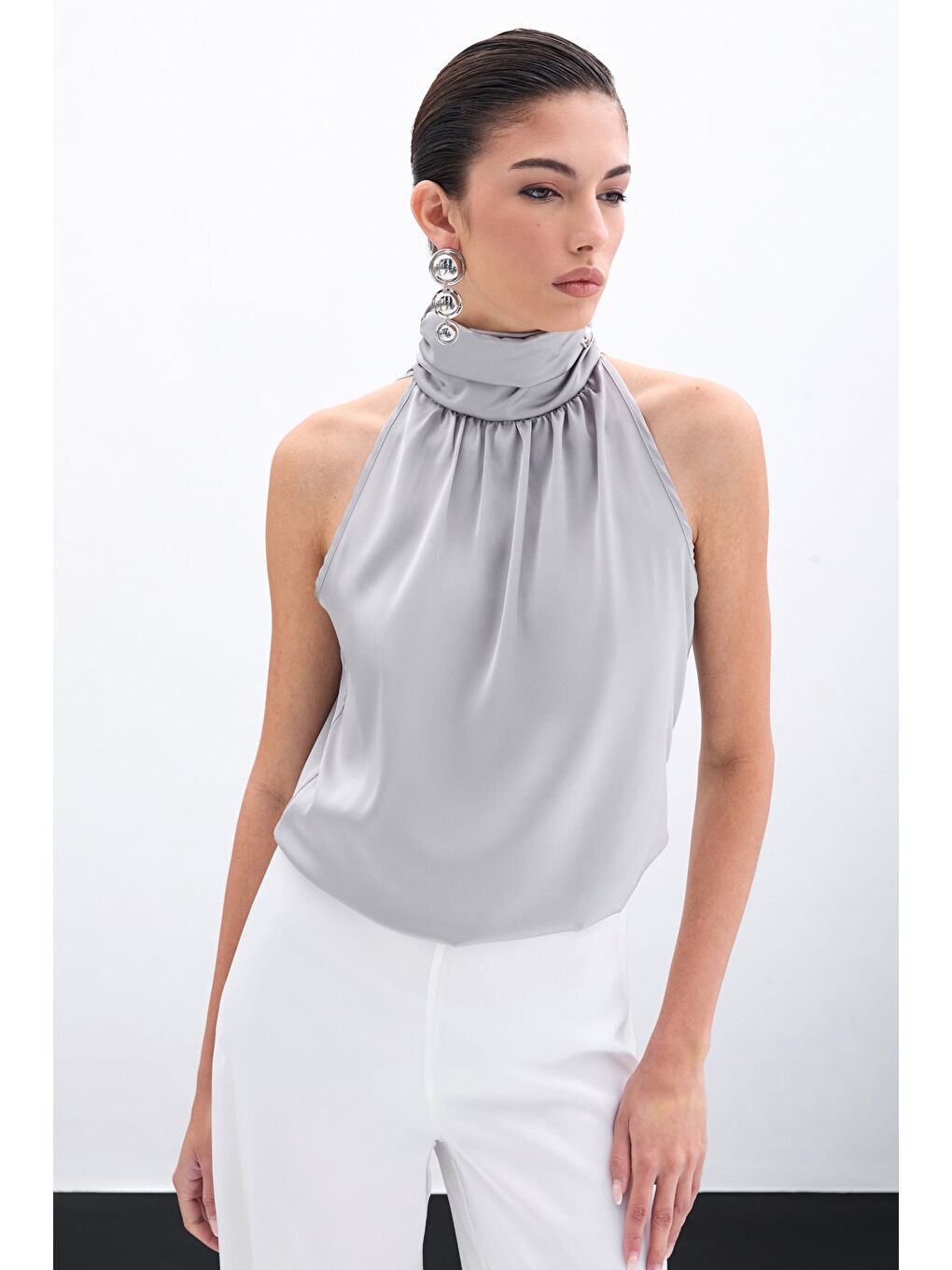 Boğazlı Kolsuz Bluz - Gri-2