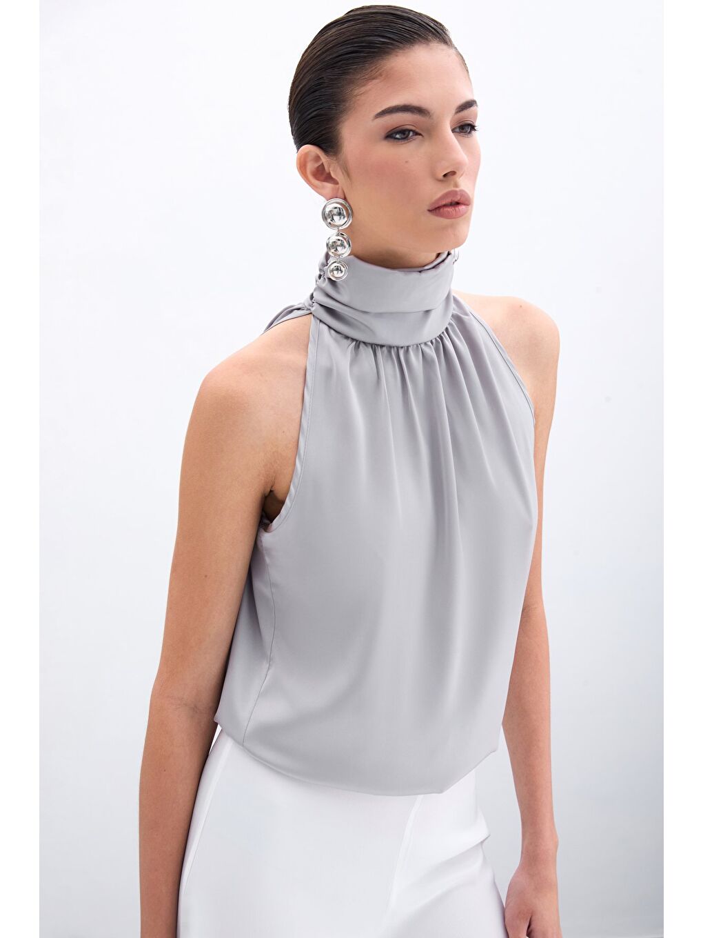 Boğazlı Kolsuz Bluz - Gri-4