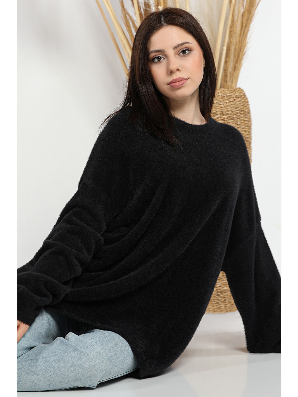 Siyah Bisiklet Yaka Kadın Sakallı Triko Kazak-1