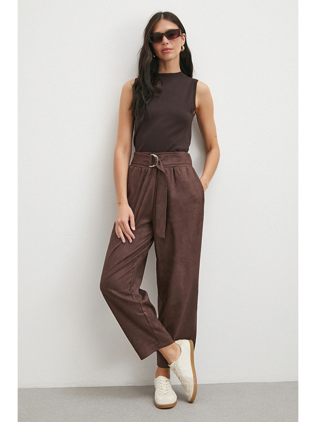 Karışık Beli Büzgülü Kemer Tokalı Pantolon Kahve-1