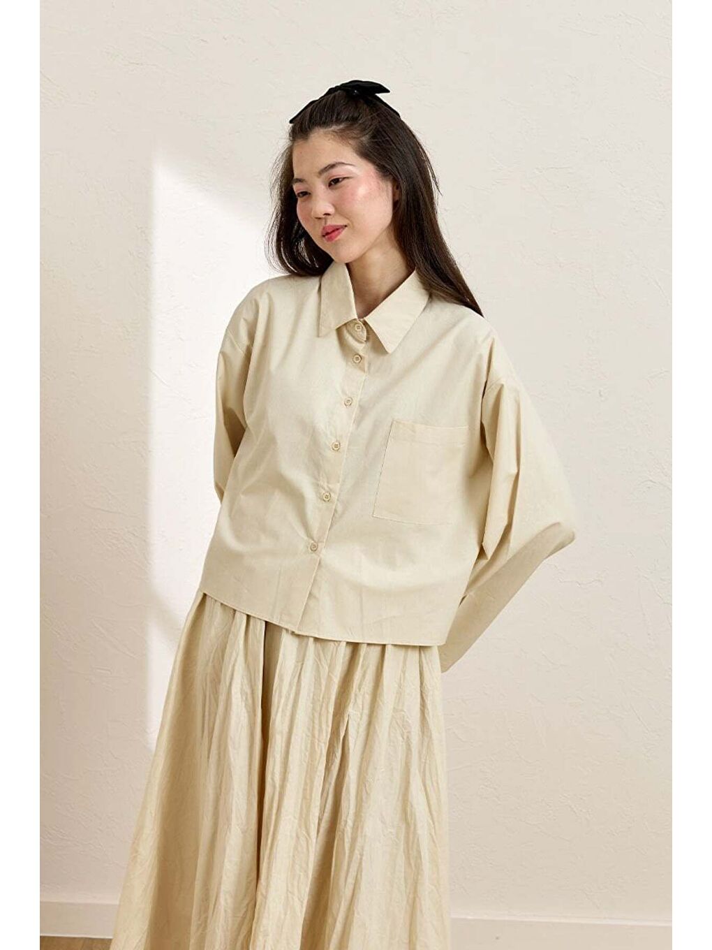 Ekru Krem Tek Cepli Crop Gömlek-1