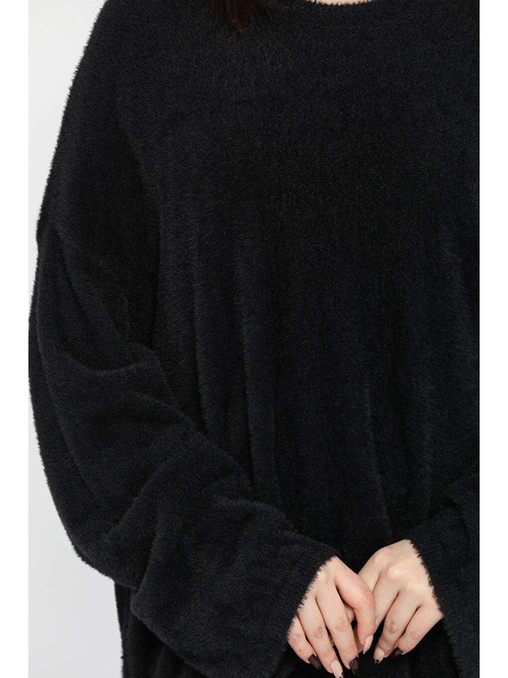 Siyah Bisiklet Yaka Kadın Sakallı Triko Kazak-3