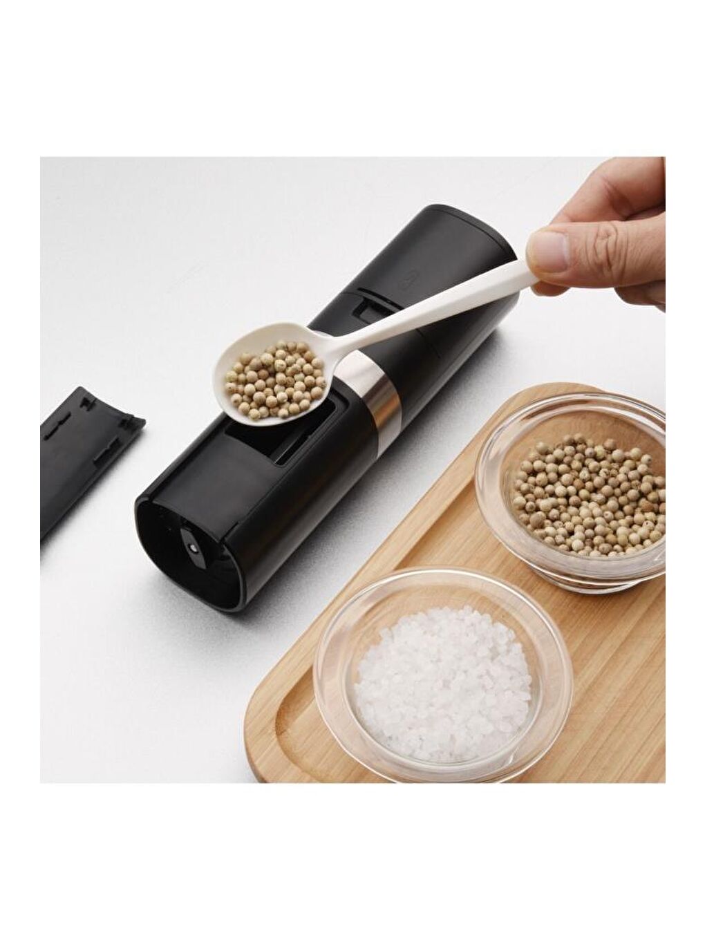 Siyah BE-2220 2'li Standlı Pilli LED Işıklı Otomatik Tuz ve Karabiber Öğütücü Değirmeni-2