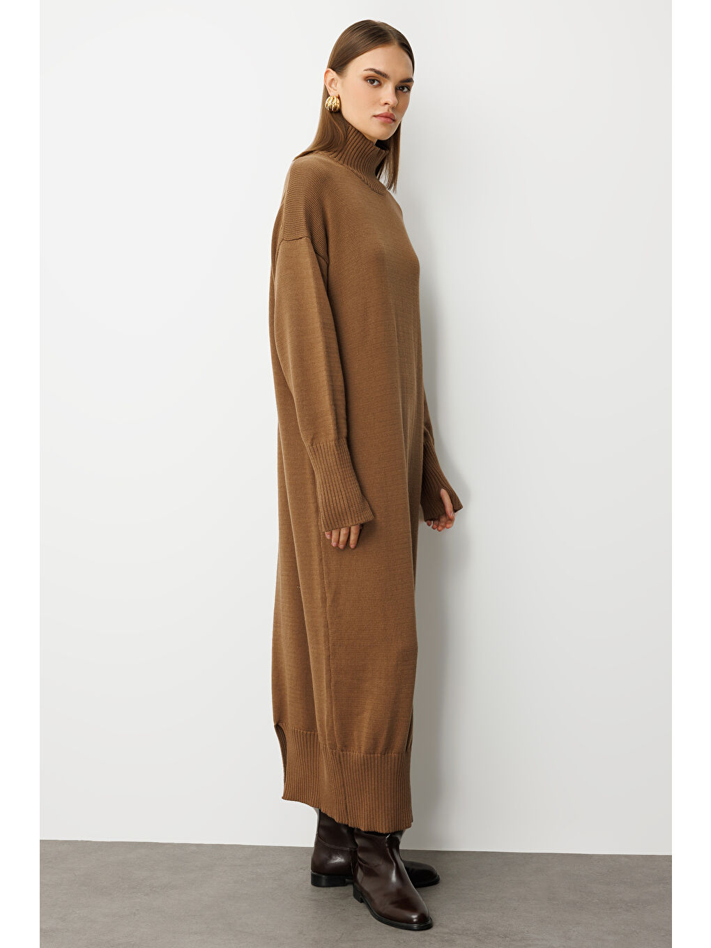 Kahverengi Kahve Oversize Dik Yaka Karamel Rengi Uzun Kalın Triko Elbise-3