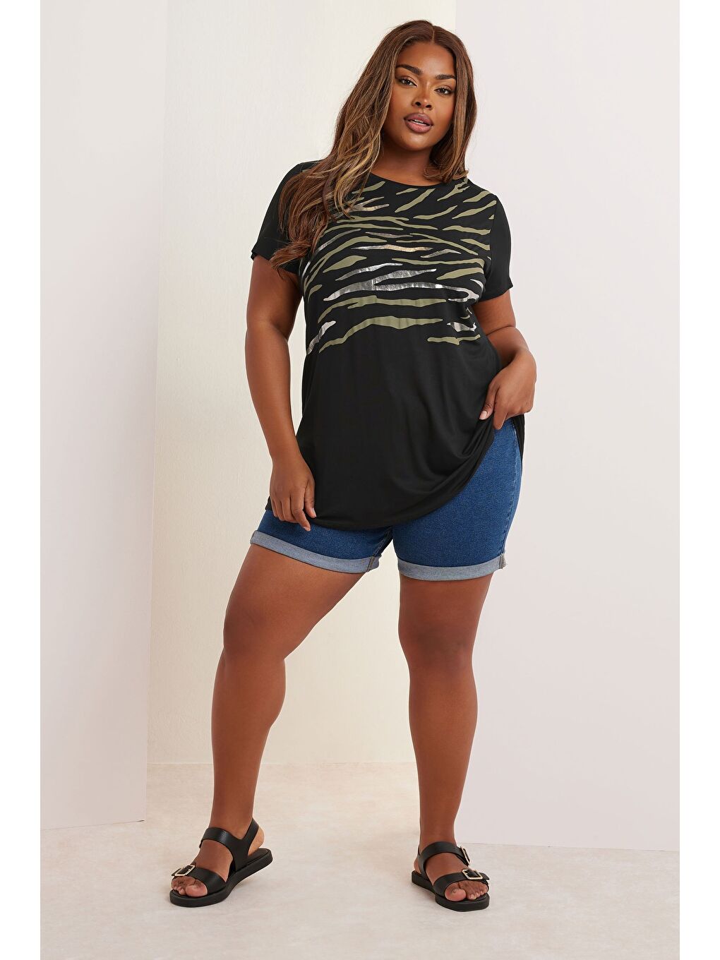 Siyah Büyük Beden Kısa Kollu Bisiklet Yaka Metalik Baskılı T-shirt 304149-1