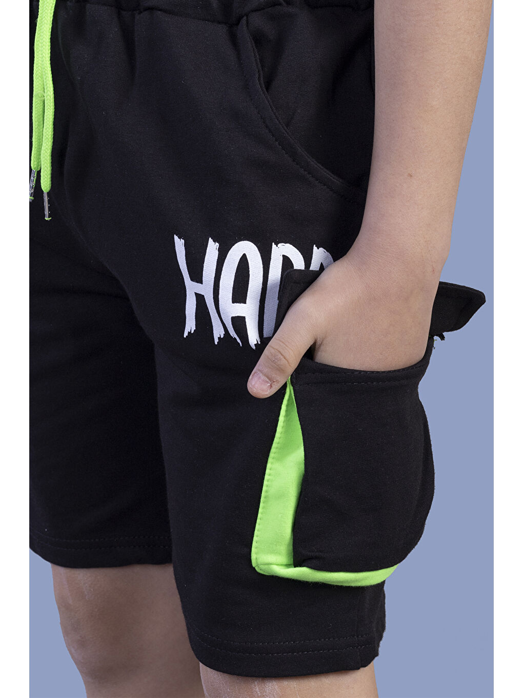 Siyah Erkek Çocuk Beli Ayarlanabilir Cep Detaylı Baskılı Şort-1