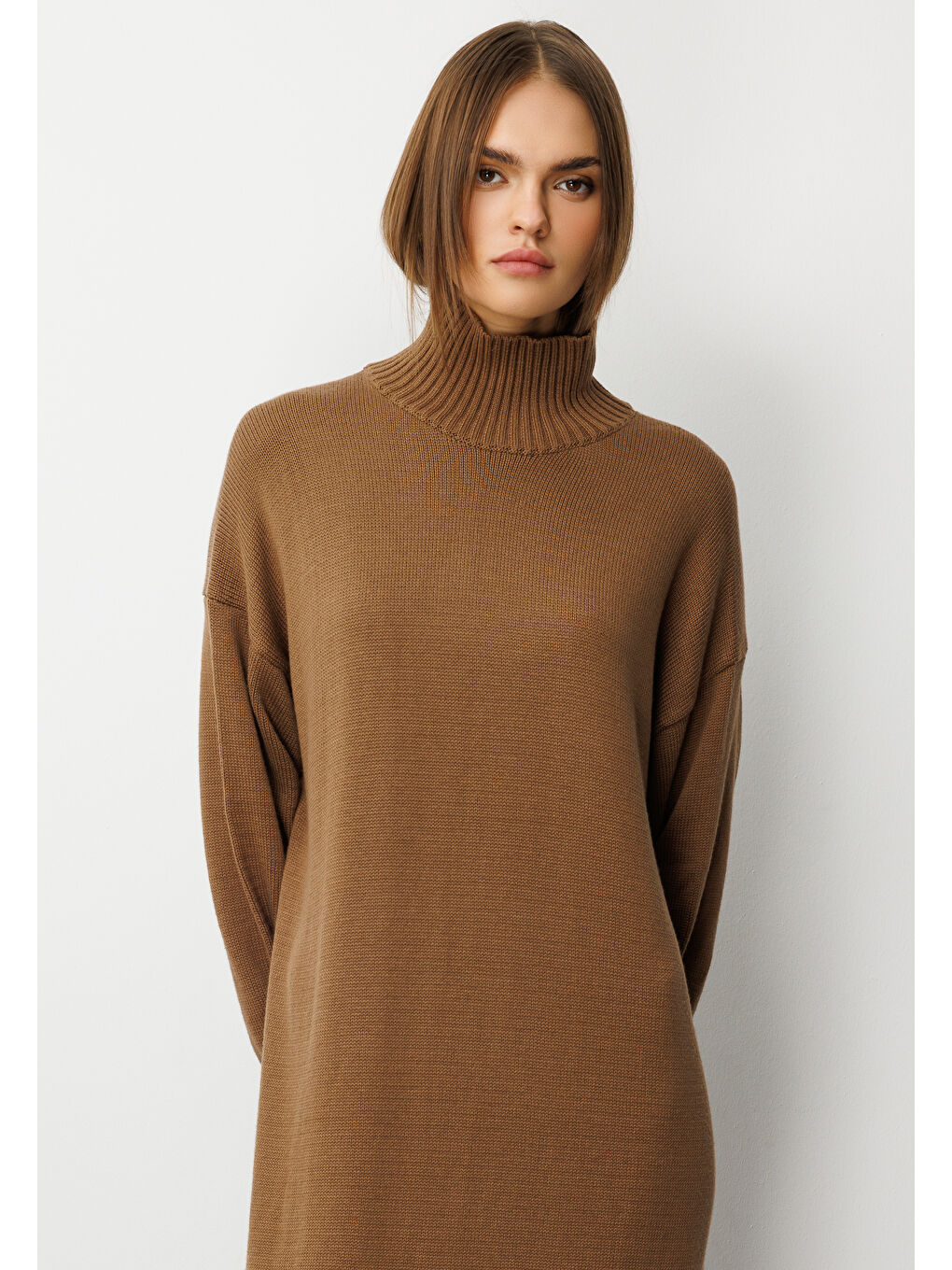 Kahverengi Kahve Oversize Dik Yaka Karamel Rengi Uzun Kalın Triko Elbise-4
