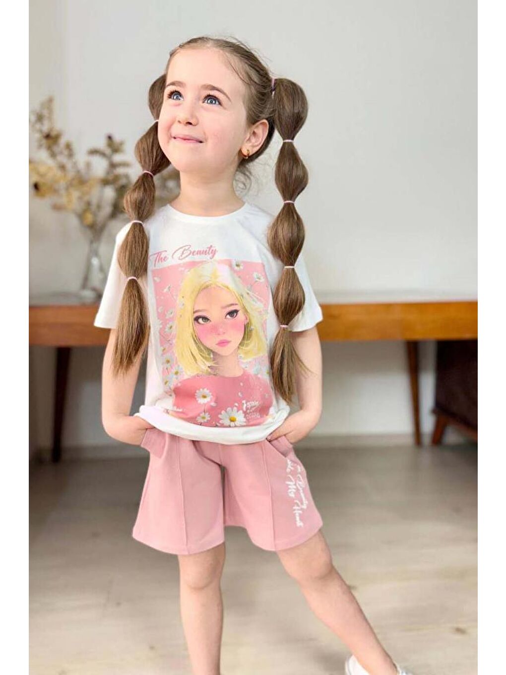 Pembe Kız Çocuk Papatya Ve The Beauty Yazı Baskılı Penye T-Shirt Pudra Şortlu Takım-1