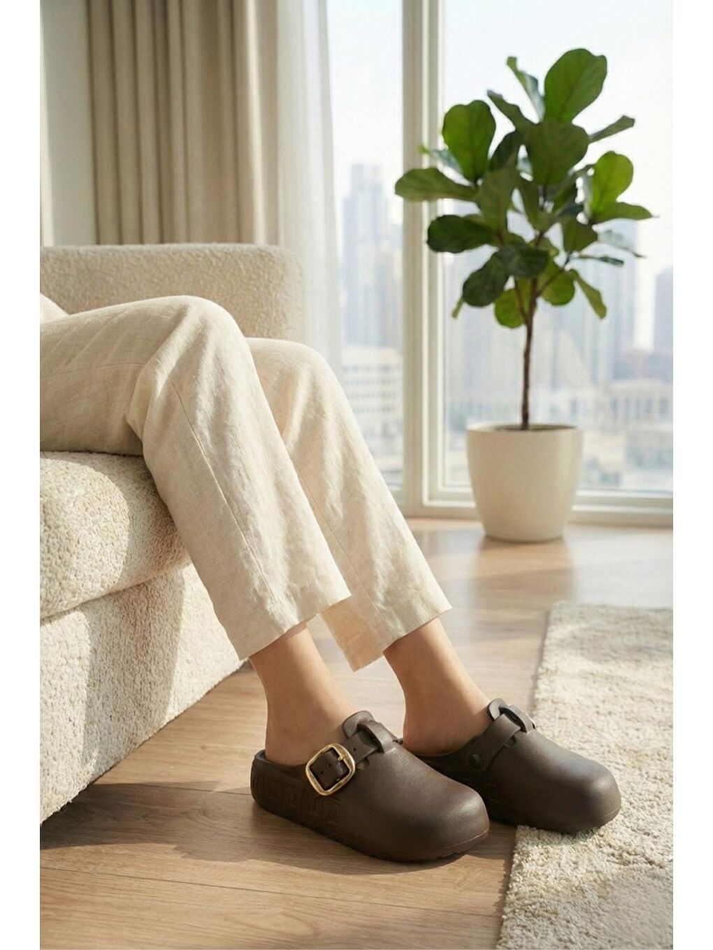 Kahverengi Lovi Kadın Gold Tokalı Geometrik Desenli Comfort Clog Kadın Terlik Lüks Tasarım