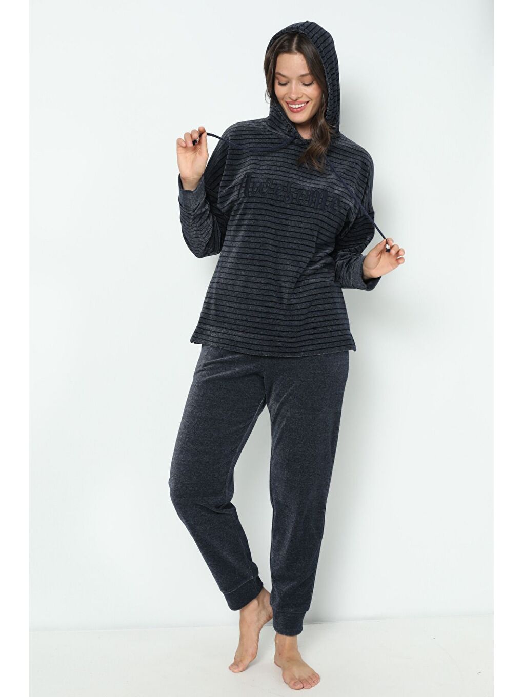 Lacivert Çizgi Desenli Kapüşonlu Cepli Nakışlı Pamuklu Kadife Kadın Alt Üst Takım