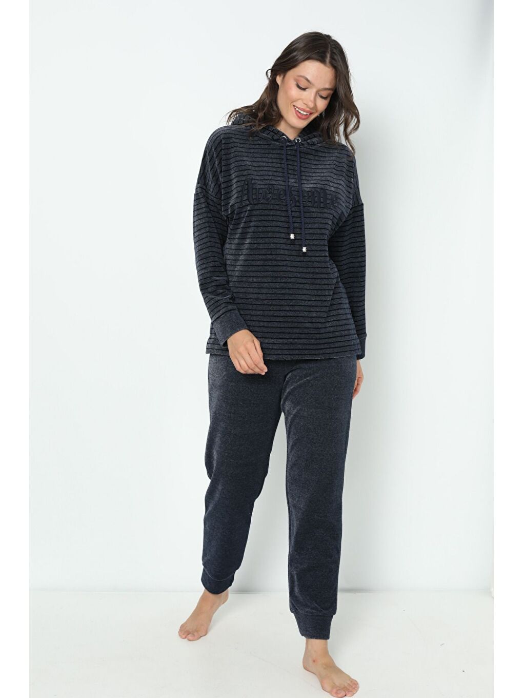 Lacivert Çizgi Desenli Kapüşonlu Cepli Nakışlı Pamuklu Kadife Kadın Alt Üst Takım-1