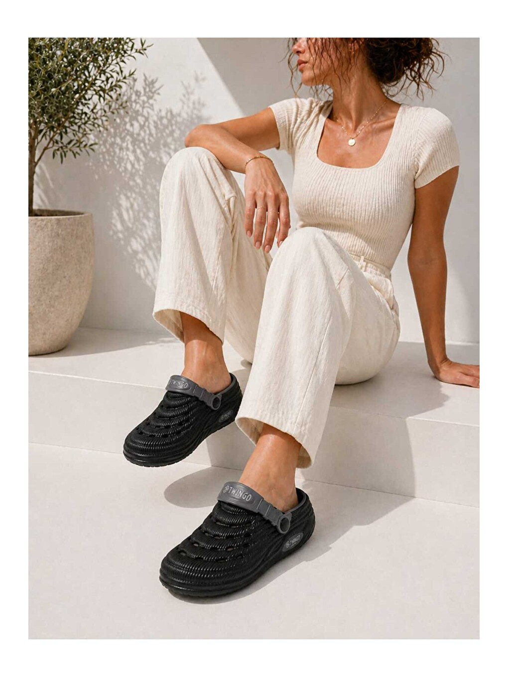 Siyah Unisex Yazlık Terlik – Nefes Alabilir, Yumuşak Tabanlı, Ayarlanabilir Arka Bantlı Sandalet-3