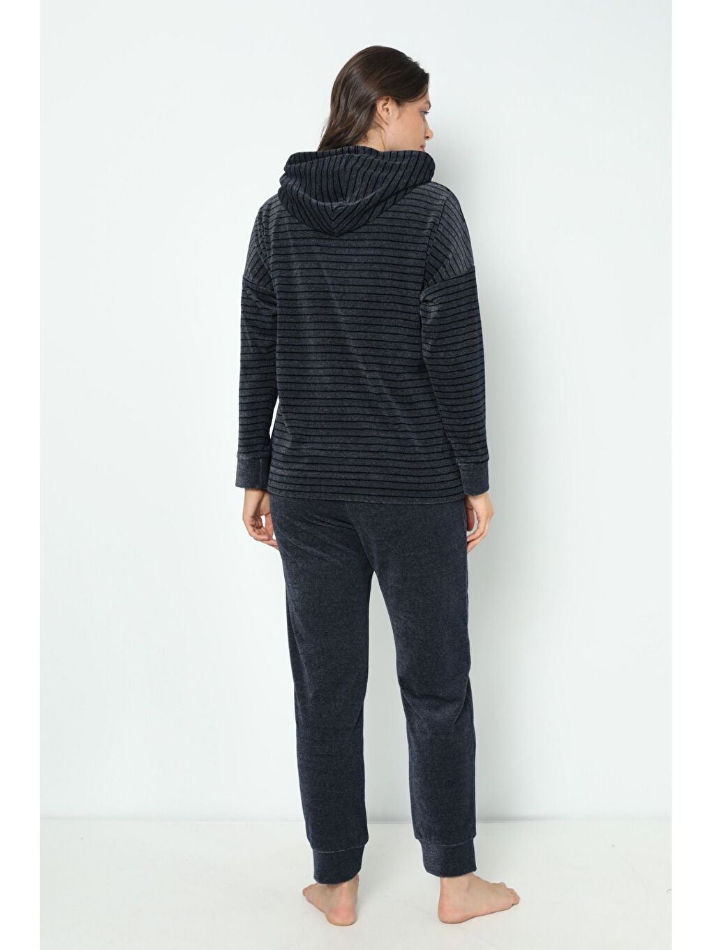Lacivert Çizgi Desenli Kapüşonlu Cepli Nakışlı Pamuklu Kadife Kadın Alt Üst Takım-2
