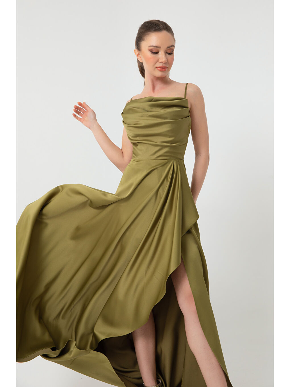 Kadın Yağ Yeşili Volanlı Yırtmaçlı Saten Abiye & Mezuniyet Elbisesi-2