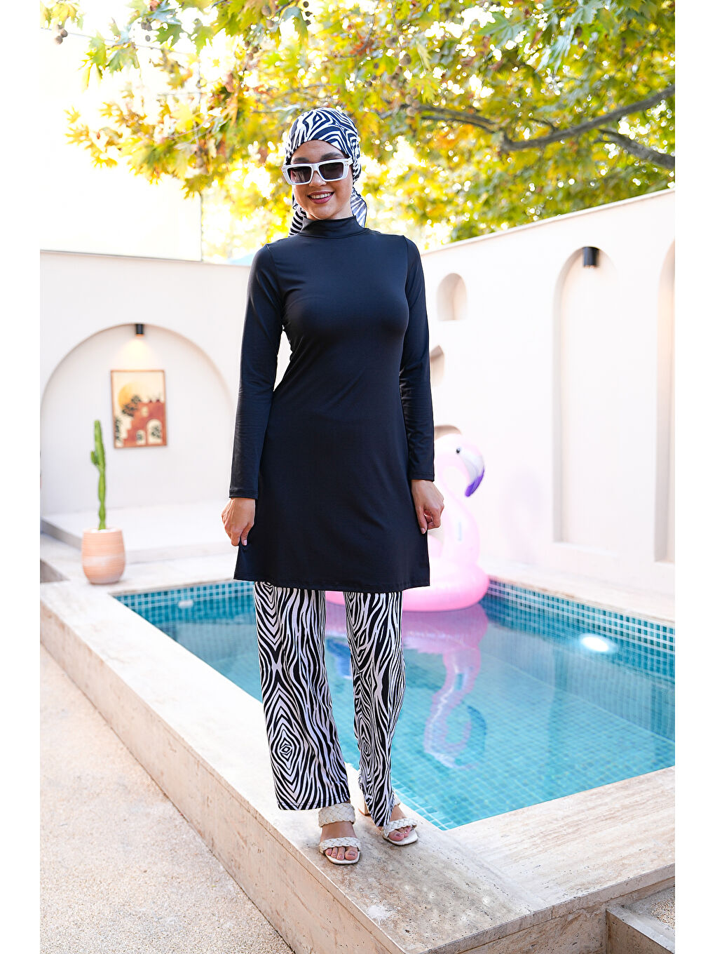 Siyah Zebra Desenli Bolpaça Fularlı Kapalı Tesettür Mayo 3770