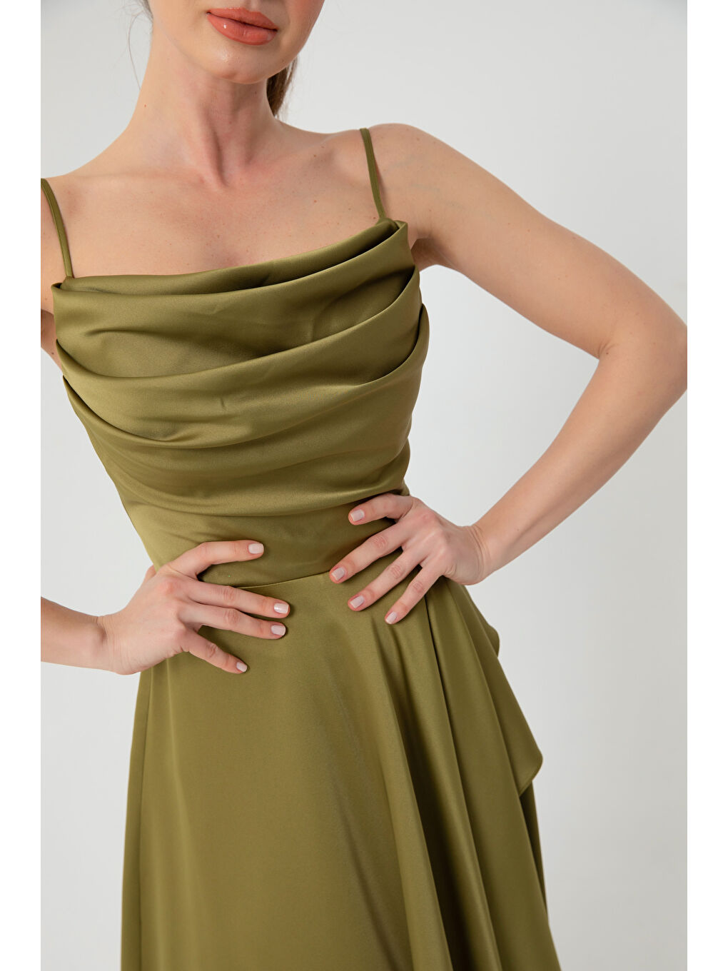 Kadın Yağ Yeşili Volanlı Yırtmaçlı Saten Abiye & Mezuniyet Elbisesi-3