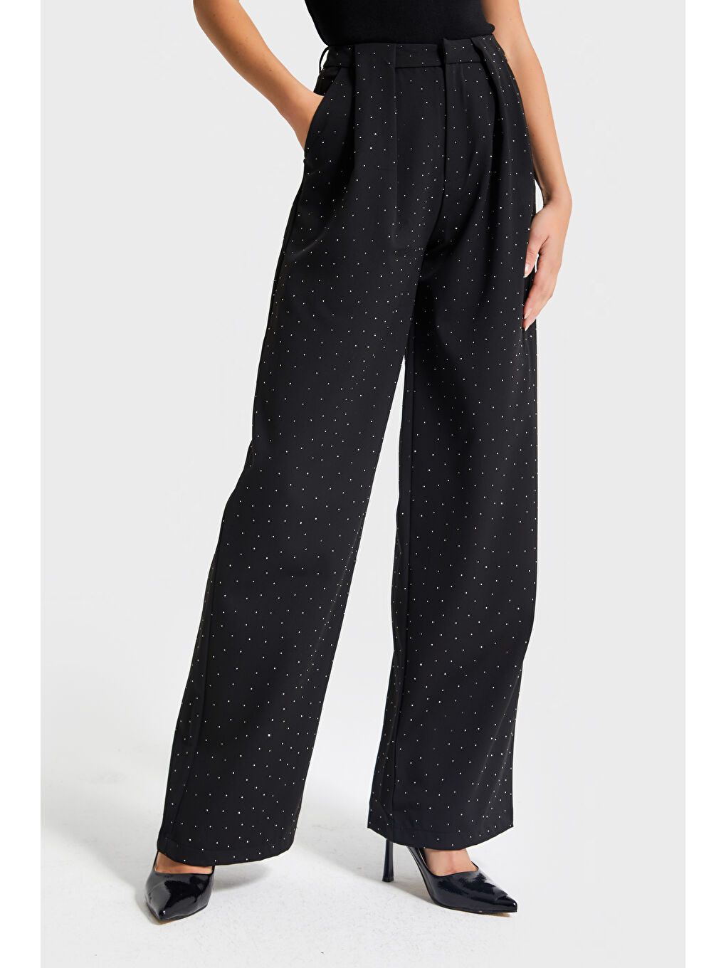 Kadın Siyah Renk Bol Kesim Önü Parlak Taşlı Özel Tasarım Pantolon