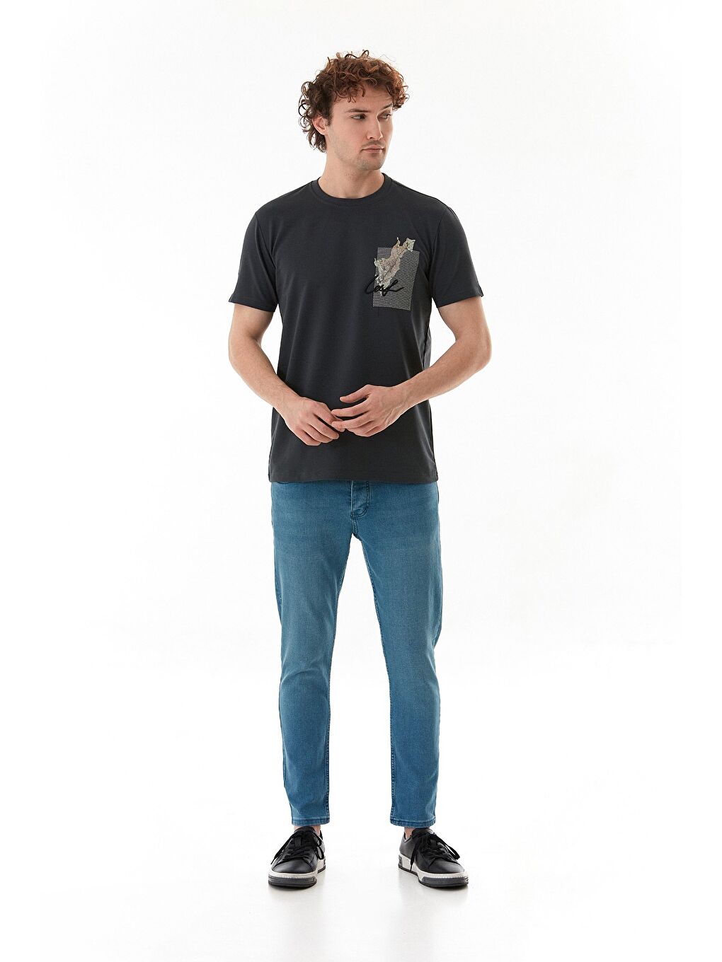 Antrasit Yaprak Baskılı Yazı Nakışlı Tişört-1