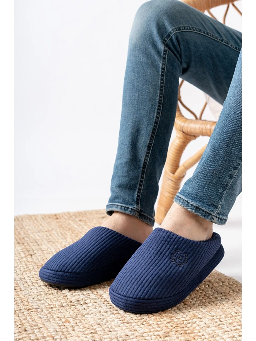 Lacivert Unisex Nakışlı Kadife Ev Terliği-1