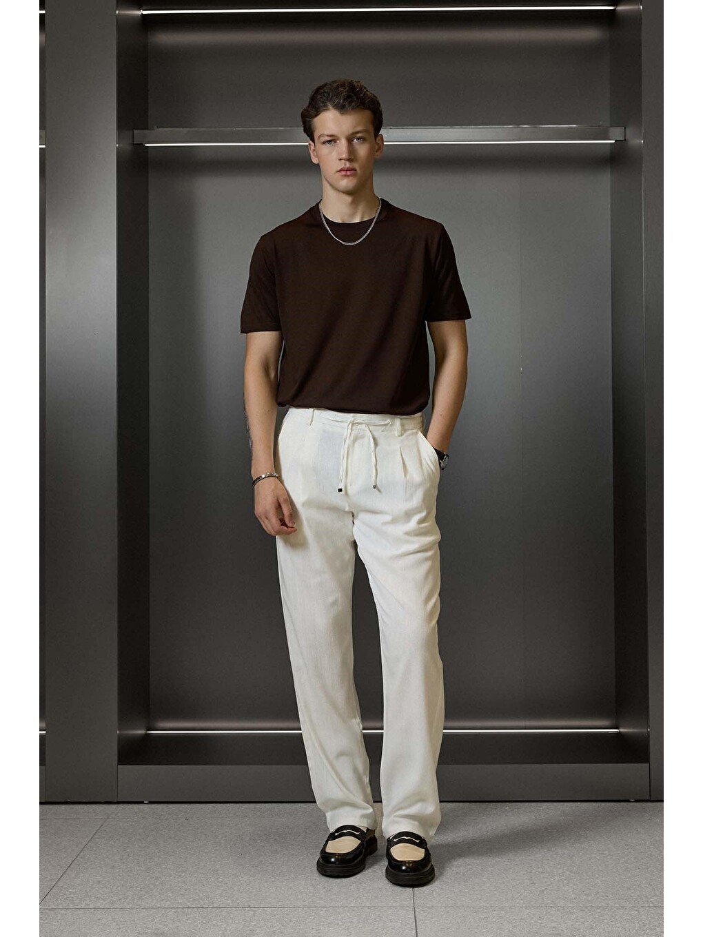 Erkek Slim Fit Triko Bisiklet Yaka Basic T-shirt Kahverengi-5