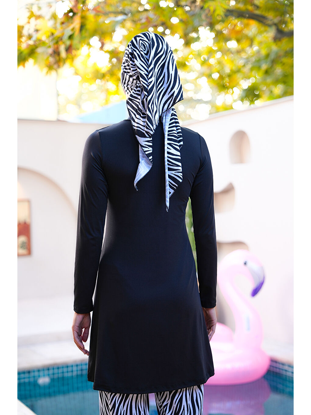 Siyah Zebra Desenli Bolpaça Fularlı Kapalı Tesettür Mayo 3770-4